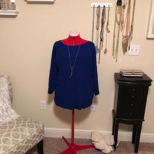 Blue sweater with studded shoulders 22/24-3x